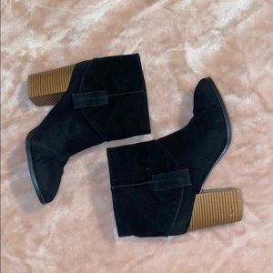 Heeled ankle boots (black)